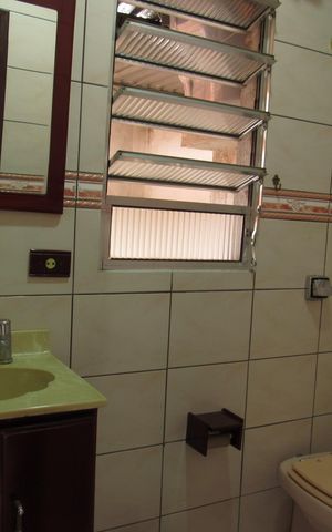 Casa para alugar com 125m², 3 quartos e 2 vagasBanheiro 1