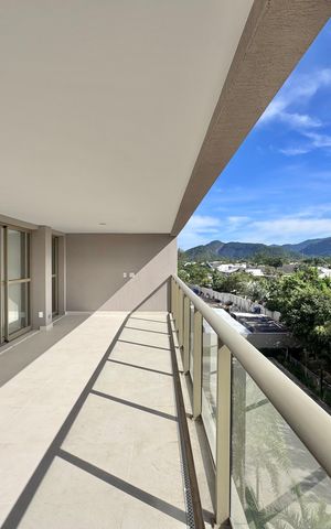Apartamento à venda com 188m², 4 quartos e 3 vagas Apartamento à venda com 188m², 4 quartos e 3 vagasVaranda