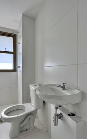 Apartamento à venda com 188m², 4 quartos e 3 vagas Apartamento à venda com 188m², 4 quartos e 3 vagasCozinha e Área de Serviço - Banheiro