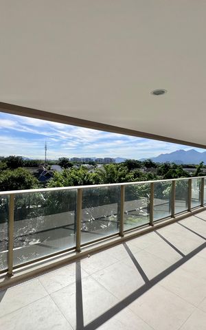 Apartamento à venda com 188m², 4 quartos e 3 vagas Apartamento à venda com 188m², 4 quartos e 3 vagasVaranda