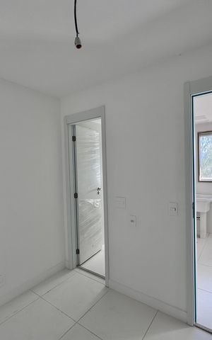 Apartamento à venda com 188m², 4 quartos e 3 vagas Apartamento à venda com 188m², 4 quartos e 3 vagasCozinha e Área de Serviço - Quarto