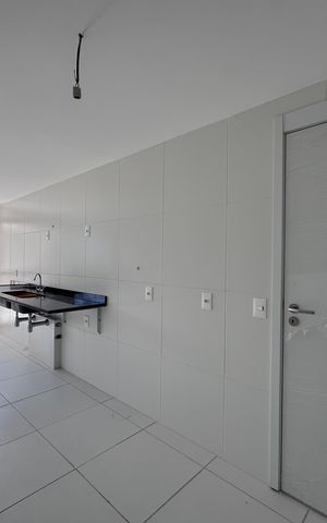 Apartamento à venda com 188m², 4 quartos e 3 vagas Apartamento à venda com 188m², 4 quartos e 3 vagasCozinha e Área de Serviço