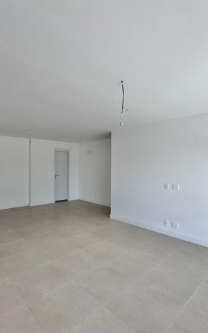 Apartamento à venda com 188m², 4 quartos e 3 vagas Apartamento à venda com 188m², 4 quartos e 3 vagasSala