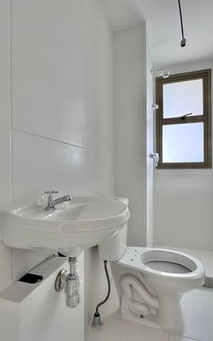 Apartamento à venda com 188m², 4 quartos e 3 vagas Apartamento à venda com 188m², 4 quartos e 3 vagasCozinha e Área de Serviço - Banheiro