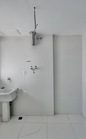 Apartamento à venda com 188m², 4 quartos e 3 vagas Apartamento à venda com 188m², 4 quartos e 3 vagasCozinha e Área de Serviço