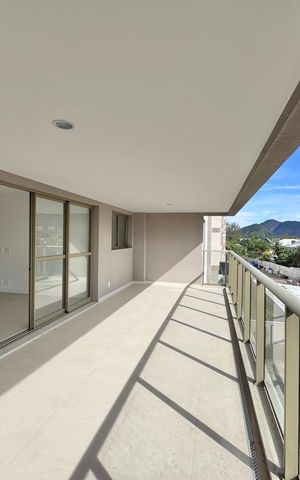 Apartamento à venda com 188m², 4 quartos e 3 vagas Apartamento à venda com 188m², 4 quartos e 3 vagasVaranda