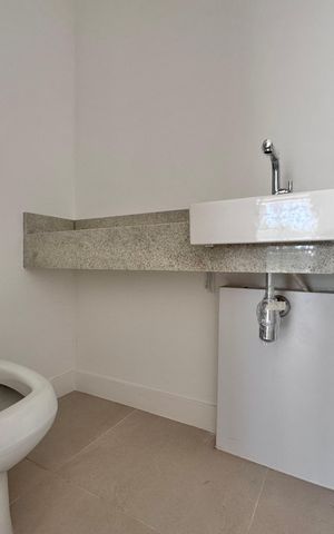 Apartamento à venda com 188m², 4 quartos e 3 vagas Apartamento à venda com 188m², 4 quartos e 3 vagasLavabo
