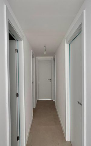 Apartamento à venda com 188m², 4 quartos e 3 vagas Apartamento à venda com 188m², 4 quartos e 3 vagasCorredor