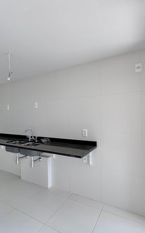 Apartamento à venda com 188m², 4 quartos e 3 vagas Apartamento à venda com 188m², 4 quartos e 3 vagasCozinha e Área de Serviço