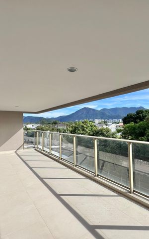 Apartamento à venda com 188m², 4 quartos e 3 vagas Apartamento à venda com 188m², 4 quartos e 3 vagasVaranda