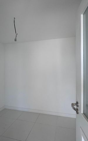 Apartamento à venda com 188m², 4 quartos e 3 vagas Apartamento à venda com 188m², 4 quartos e 3 vagasCozinha e Área de Serviço - Quarto
