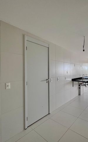 Apartamento à venda com 188m², 4 quartos e 3 vagas Apartamento à venda com 188m², 4 quartos e 3 vagasCozinha e Área de Serviço
