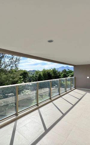 Apartamento à venda com 188m², 4 quartos e 3 vagas Apartamento à venda com 188m², 4 quartos e 3 vagasVaranda