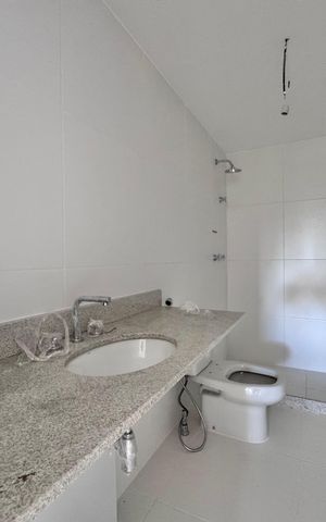 Apartamento à venda com 188m², 4 quartos e 3 vagas Apartamento à venda com 188m², 4 quartos e 3 vagasBanheiro Social