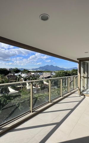 Apartamento à venda com 124m², 3 quartos e 2 vagas Apartamento à venda com 124m², 3 quartos e 2 vagasVaranda
