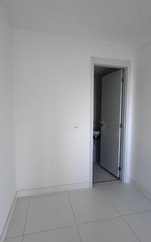 Apartamento à venda com 124m², 3 quartos e 2 vagas Apartamento à venda com 124m², 3 quartos e 2 vagasQuarto de Serviço
