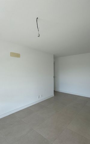 Apartamento à venda com 124m², 3 quartos e 2 vagas Apartamento à venda com 124m², 3 quartos e 2 vagasSala