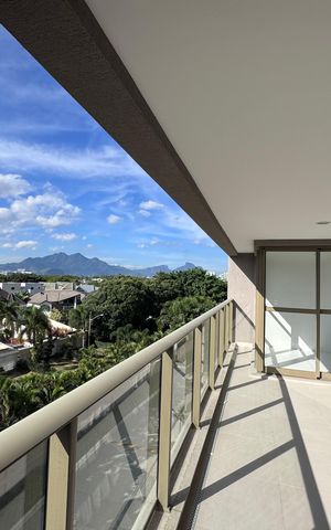 Apartamento à venda com 124m², 3 quartos e 2 vagas Apartamento à venda com 124m², 3 quartos e 2 vagasVaranda