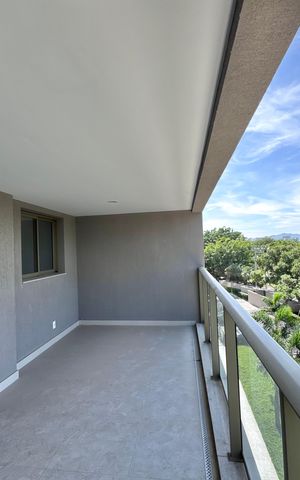 Apartamento à venda com 124m², 3 quartos e 2 vagas Apartamento à venda com 124m², 3 quartos e 2 vagasVaranda