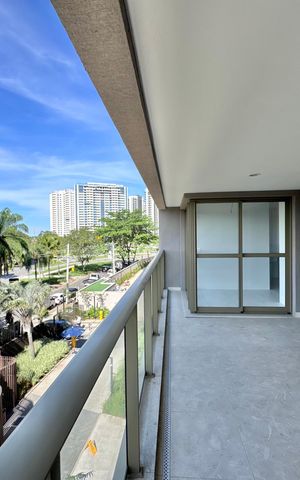 Apartamento à venda com 124m², 3 quartos e 2 vagas Apartamento à venda com 124m², 3 quartos e 2 vagasVaranda