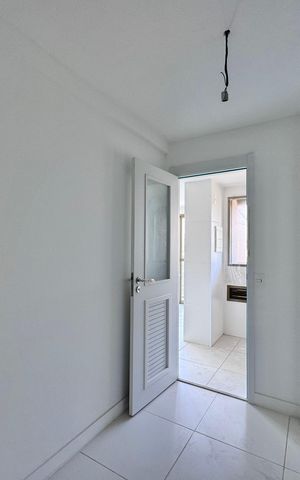 Apartamento à venda com 124m², 3 quartos e 2 vagas Apartamento à venda com 124m², 3 quartos e 2 vagasQuarto de Serviço