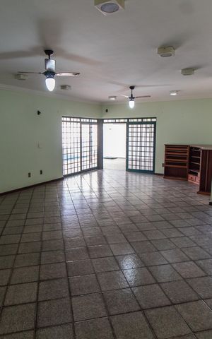 Casa à venda com 390m², 4 quartos e sem vaga Casa à venda com 390m², 4 quartos e sem vagaSala