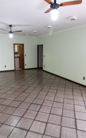 Casa à venda com 390m², 4 quartos e sem vaga Casa à venda com 390m², 4 quartos e sem vagaSala