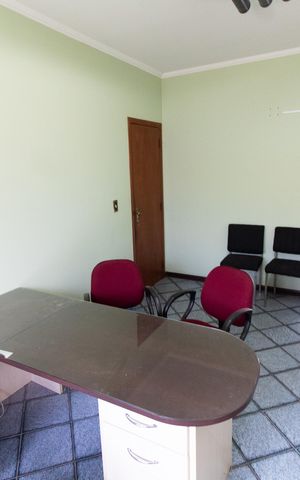 Casa à venda com 390m², 4 quartos e sem vaga Casa à venda com 390m², 4 quartos e sem vagaEscritório