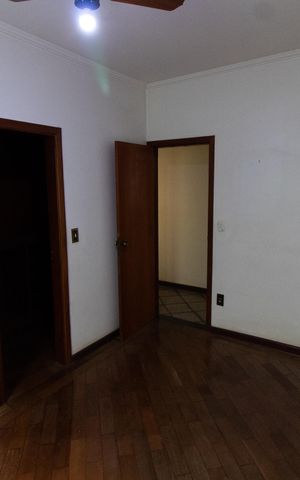 Casa à venda com 390m², 4 quartos e sem vaga Casa à venda com 390m², 4 quartos e sem vaga Suite 1