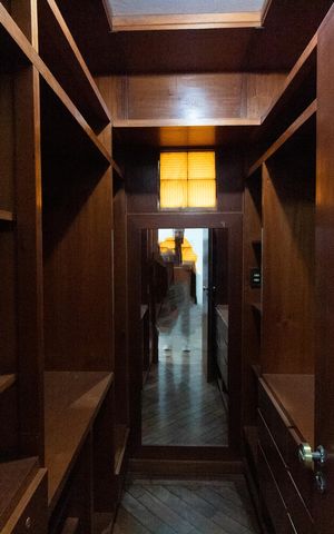 Casa à venda com 390m², 4 quartos e sem vaga Casa à venda com 390m², 4 quartos e sem vagaCloset da suíte 4