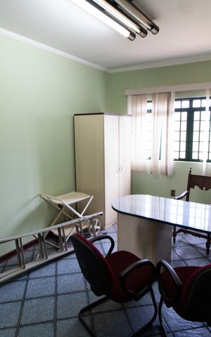 Casa à venda com 390m², 4 quartos e sem vaga Casa à venda com 390m², 4 quartos e sem vagaEscritório