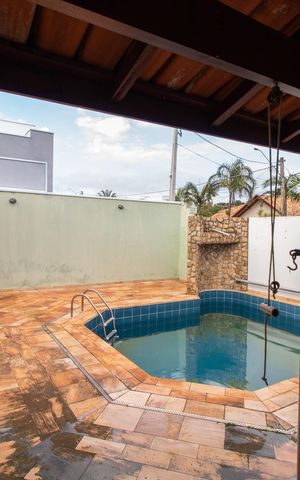 Casa à venda com 390m², 4 quartos e sem vaga Casa à venda com 390m², 4 quartos e sem vagaÁrea Externa/Piscina