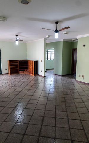 Casa à venda com 390m², 4 quartos e sem vaga Casa à venda com 390m², 4 quartos e sem vagaSala