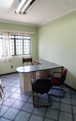 Casa à venda com 390m², 4 quartos e sem vaga Casa à venda com 390m², 4 quartos e sem vagaEscritório