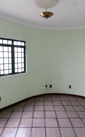 Casa à venda com 390m², 4 quartos e sem vaga Casa à venda com 390m², 4 quartos e sem vagaSala de TV