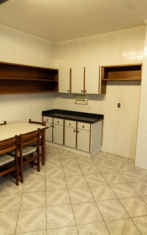 Casa à venda com 390m², 4 quartos e sem vaga Casa à venda com 390m², 4 quartos e sem vagaCozinha
