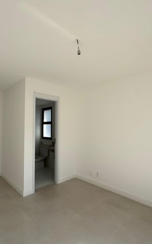 Apartamento à venda com 121m², 3 quartos e 2 vagas Apartamento à venda com 121m², 3 quartos e 2 vagasSuíte