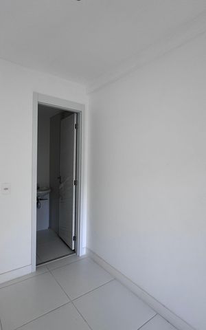 Apartamento à venda com 121m², 3 quartos e 2 vagas Apartamento à venda com 121m², 3 quartos e 2 vagasQuarto de Serviço