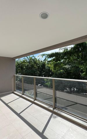 Apartamento à venda com 121m², 3 quartos e 2 vagas Apartamento à venda com 121m², 3 quartos e 2 vagasVaranda