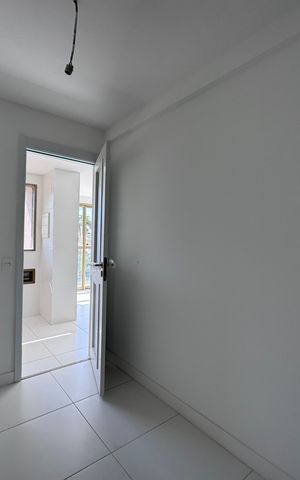 Apartamento à venda com 121m², 3 quartos e 2 vagas Apartamento à venda com 121m², 3 quartos e 2 vagasQuarto de Serviço