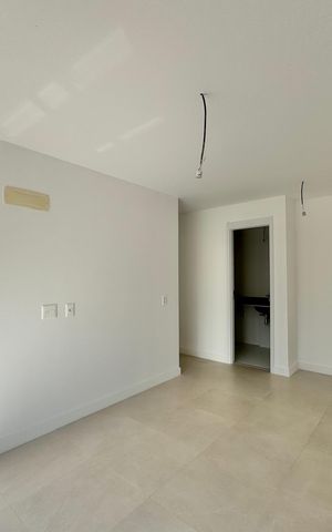 Apartamento à venda com 124m², 3 quartos e 2 vagas Apartamento à venda com 124m², 3 quartos e 2 vagasSuíte