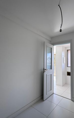 Apartamento à venda com 124m², 3 quartos e 2 vagas Apartamento à venda com 124m², 3 quartos e 2 vagasQuarto de Serviço