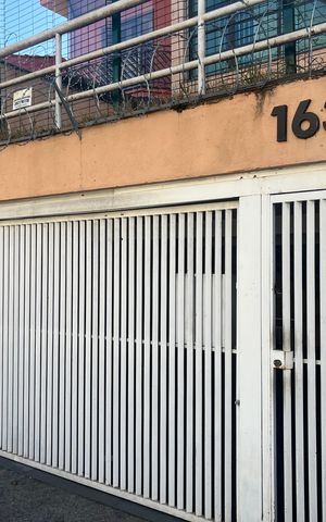 Casa à venda com 280m², 3 quartos e 2 vagas Casa à venda com 280m², 3 quartos e 2 vagasFachada