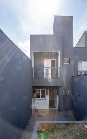 Casa à venda com 130m², 2 quartos e 2 vagasFachada