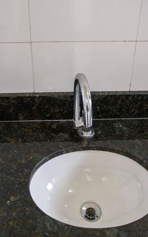 Casa à venda com 130m², 2 quartos e 2 vagasBanheiro da Suíte 1
