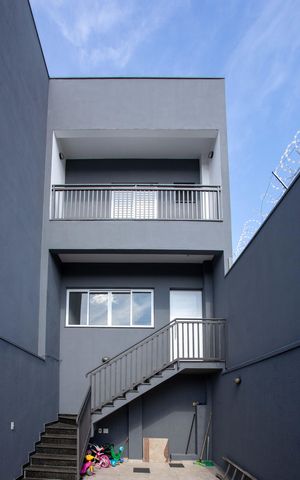 Casa à venda com 130m², 2 quartos e 2 vagasFachada