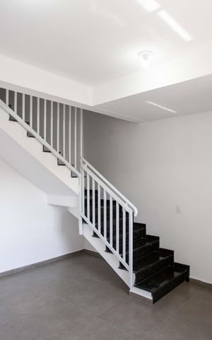 Casa à venda com 130m², 2 quartos e 2 vagasSala