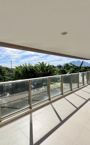 Apartamento à venda com 187m², 4 quartos e 3 vagas Apartamento à venda com 187m², 4 quartos e 3 vagasVaranda