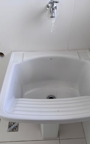 Apartamento à venda com 187m², 4 quartos e 3 vagas Apartamento à venda com 187m², 4 quartos e 3 vagasCozinha e Área de Serviço