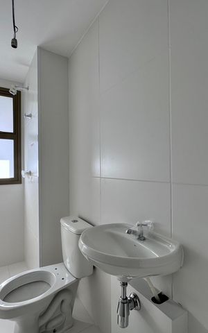 Apartamento à venda com 187m², 4 quartos e 3 vagas Apartamento à venda com 187m², 4 quartos e 3 vagasCozinha e Área de Serviço - Banheiro